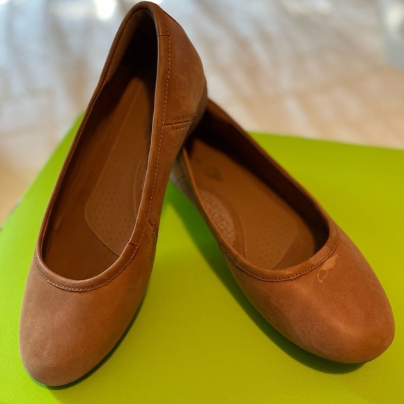 Clark’s Canebay Plain Tan Leather Flats - Picture 1 of 16